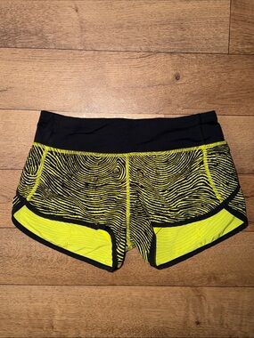 Lululemon Size 2 Speed Short 2016 Seawheeze Blacked Out Yellow Rare Pattern 3”